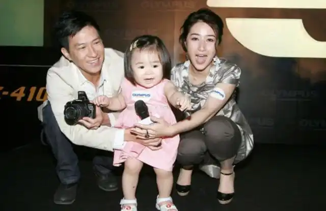 24年后再看张家辉才明白他能娶到关咏荷做老婆到底多幸运