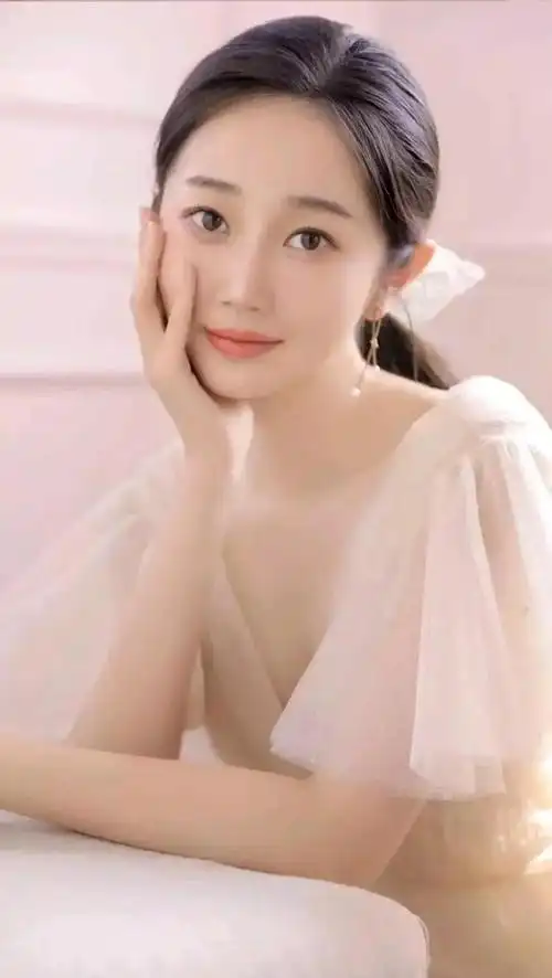 陈嘉男,白裙长靴,不可方物