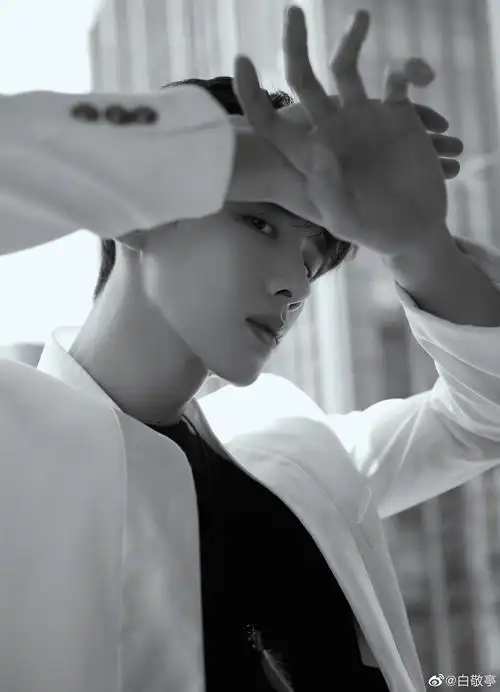 白敬亭微博写真图片