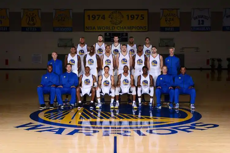 2009-2020年勇士全家福不负青春,不负热爱(不含2012-2013)