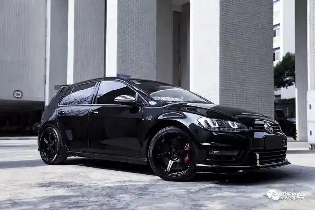 改装就是让车子变得不再普通,成都车友将高尔夫变身黑武士!_太平洋号