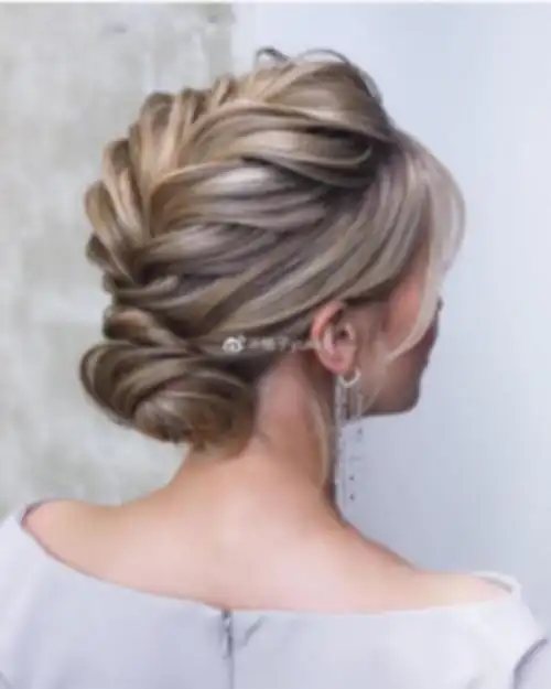 蓬松感满满的盘发,找对方法盘起来让头发看起来更多哦