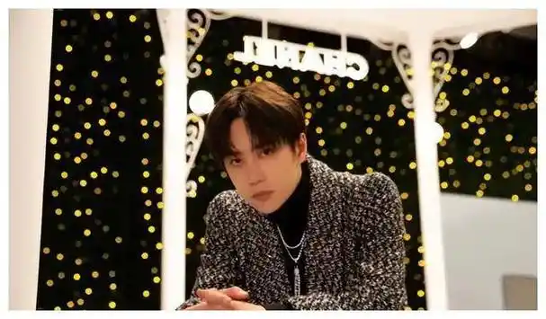 爆料:杨紫爆上亿片酬偷税?李佳琦现歧视?王一博被杜华拖下水?