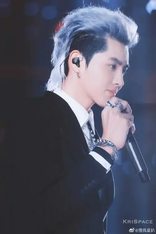 吴亦凡加盟央视跨年晚会#@mr_凡先生吴亦凡确认加盟2021央视跨年晚会