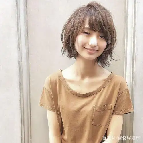 方脸,脖子短的女生适合什么发型