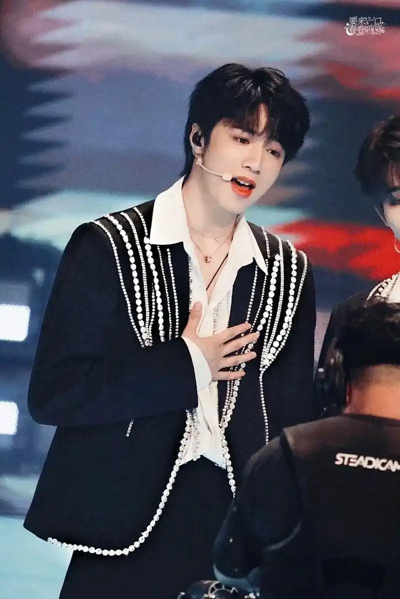 勾人小红玉01#刘耀文 #舞台 - 抖音