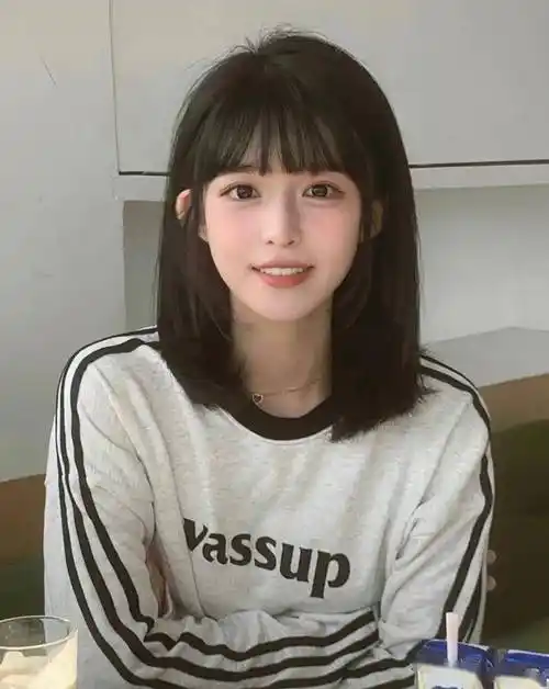 头发多又厚又粗的女生,夏天最适合这4种短发