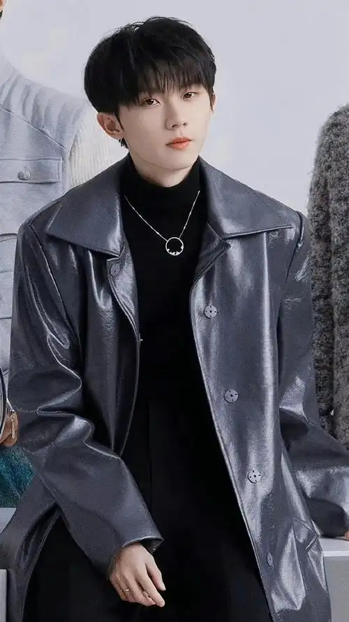 马嘉祺黑色高领毛衣皮衣造型##马嘉祺黑色长皮衣