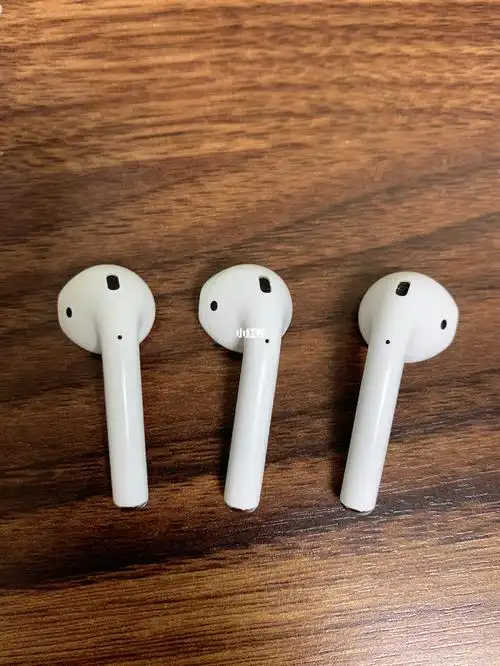 一次发的真的但是有电流声,第二次发个华强北的但是真的很接近正品了