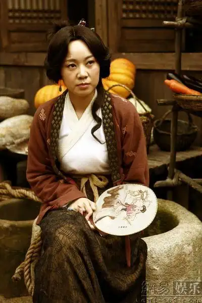 同福客栈掌柜:佟湘玉(闫妮饰演)