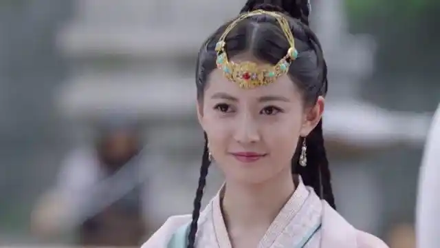 新版《倚天屠龙记》火热播出,陈钰琪饰演女主赵敏,网友:颜值担当