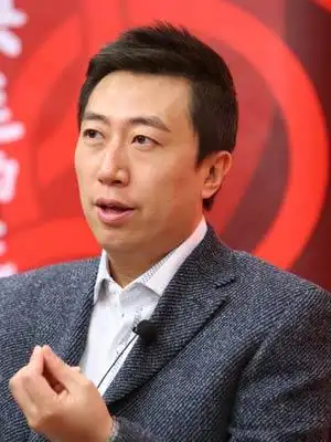 cctv-2《对话》栏目主持人陈伟鸿搜狐聊两会