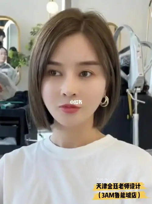 发型_减龄_烫发_设计_脸型_美发_夏天去哪玩_女生短发发型_时尚_发型