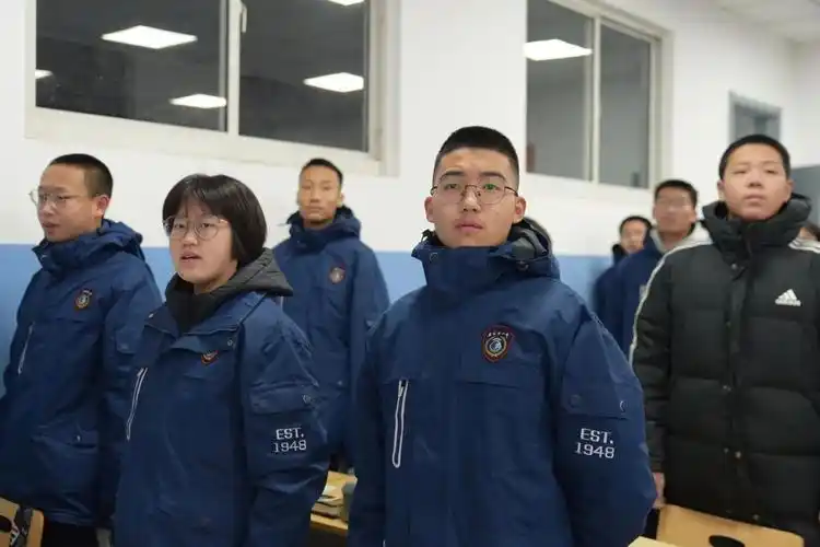 忆昔追今翘盼未来石家庄二中举行主题升旗仪式