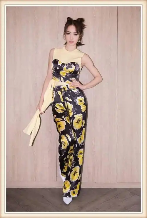 不用p图,156的蔡依林也能穿出190的效果,网友:原来有秘密武器