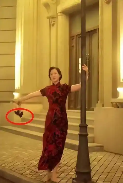 刘嘉玲的胸,闫妮的腿,这些50 女星越老越敢秀,都是身材尤物_颜丙燕