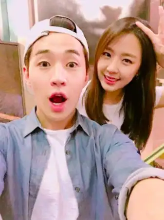 henry曾安慰金艺媛,无厘头逻辑却让人哭笑不得.