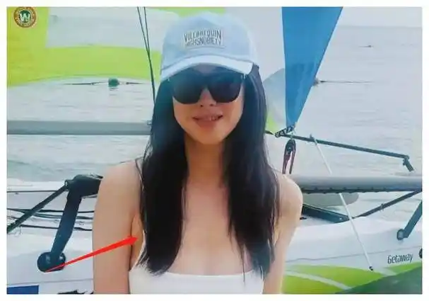 39岁朱珠泳装照曝光,赘肉副乳引关注,网友称其"珠圆玉润"_身材_女性