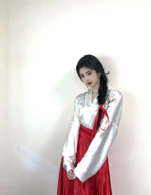 30岁的鞠婧祎我很满意我自己