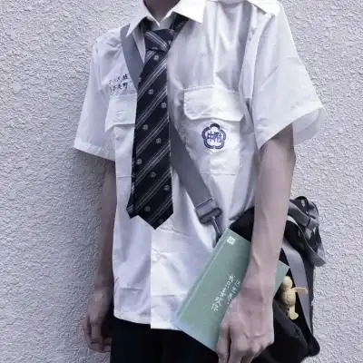 校园制服身段男/图源dt罪恶/礼尚_男生头像_我要个性网