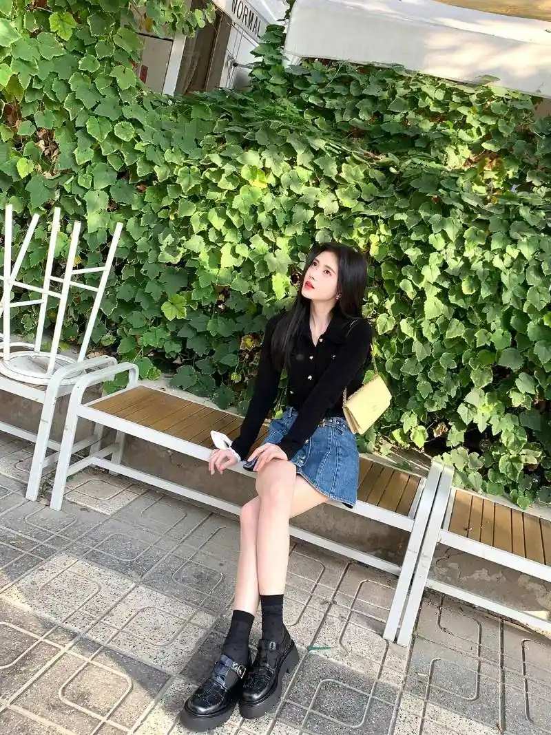 鞠婧祎晒秋日氛围感造型,小个子穿搭模板!