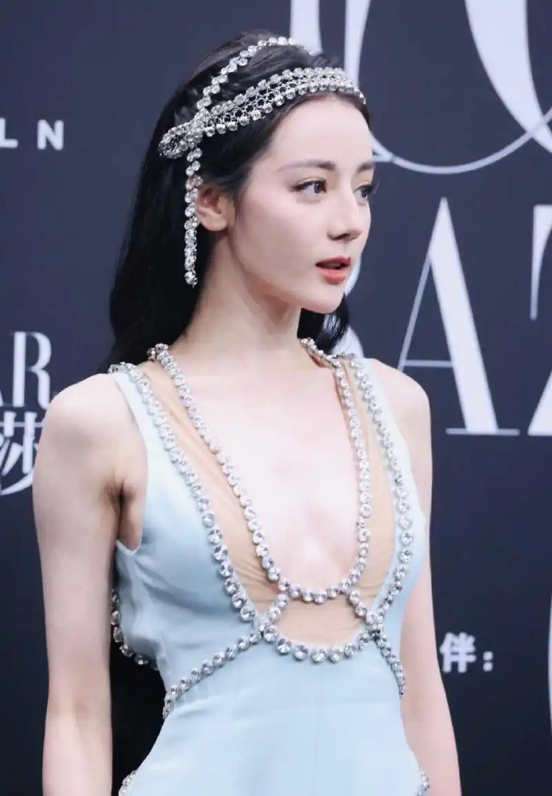 迪丽热巴刚出水的美人鱼#  迪丽热巴,红毯女王, 美人鱼姿,动人心房.