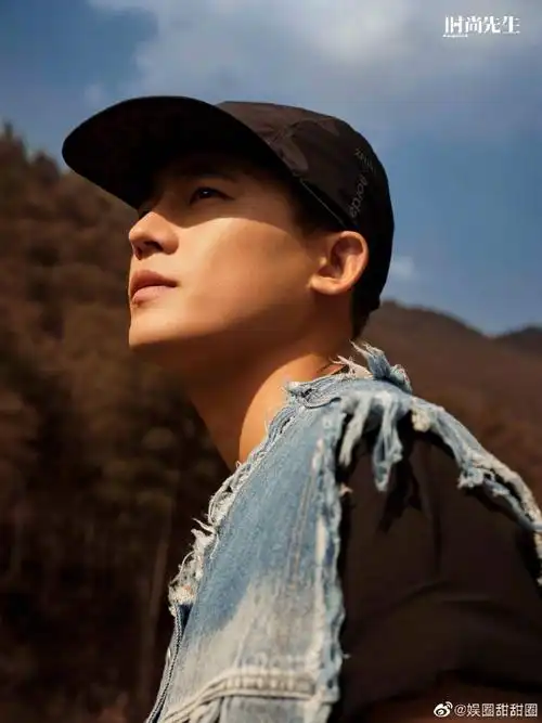 欧豪运动大片#@欧豪《时尚先生》旷野大片释出,多种造型展现型男运动