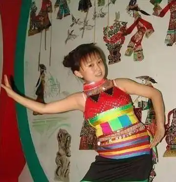 嫁给"袖珍男"秦学士的"袖珍女"朱洁,如今幸福吗?_父母_女儿_母亲