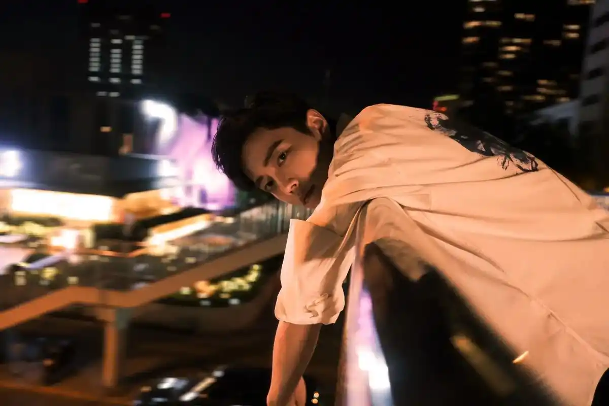 我对着月亮许愿,许你平安喜乐,万事胜意#肖战  - 抖音