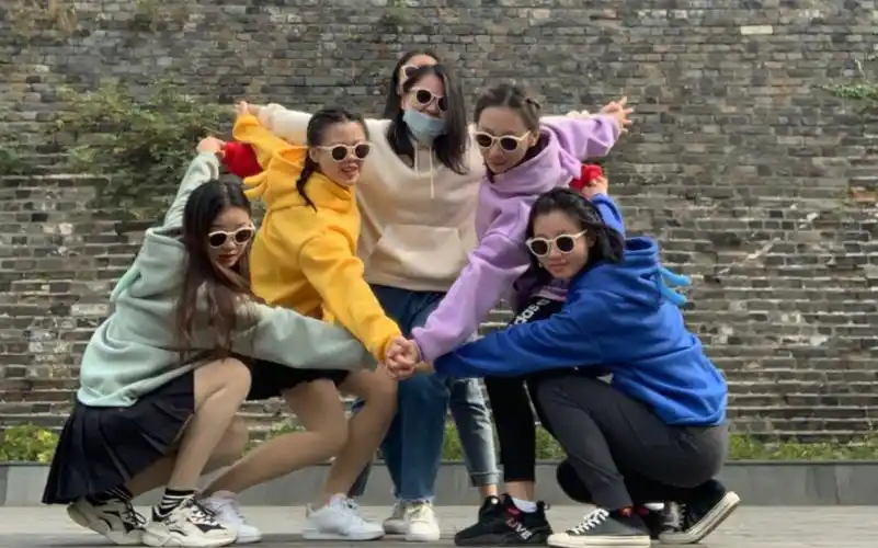 【宿舍六人拍照动作合集】第一次尝试的成果_哔哩哔哩 (゜-゜)つロ