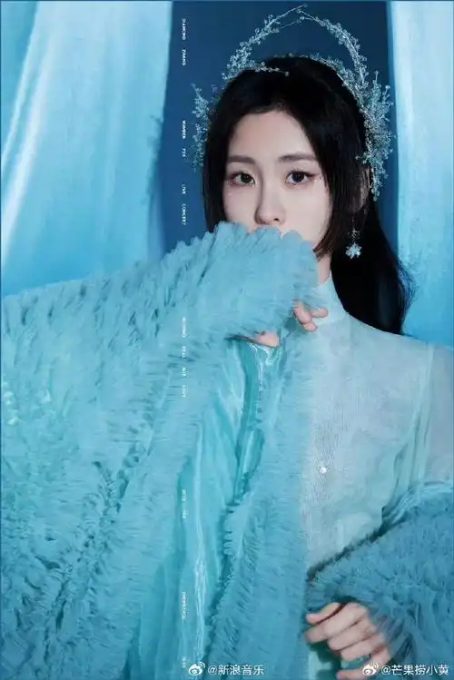 张碧晨把水纱瀑布穿身上了##张碧晨新中式穿搭有效过冬