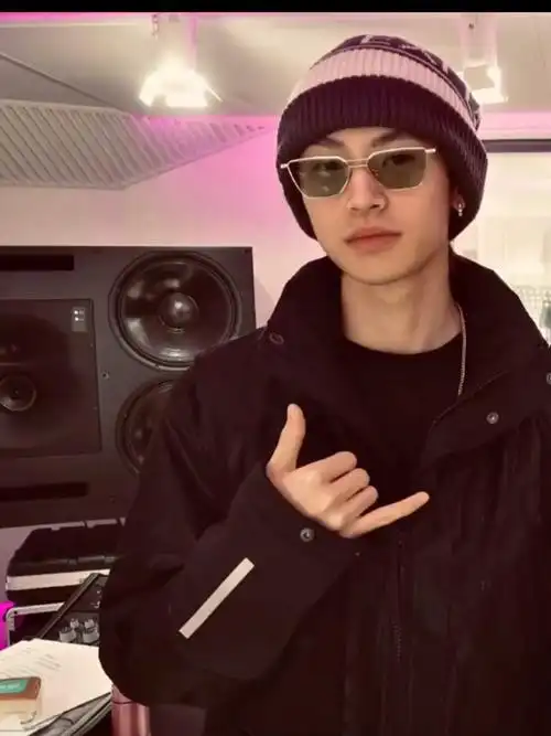 没赞没动力 更完这个断更了#王琳凯  #小鬼