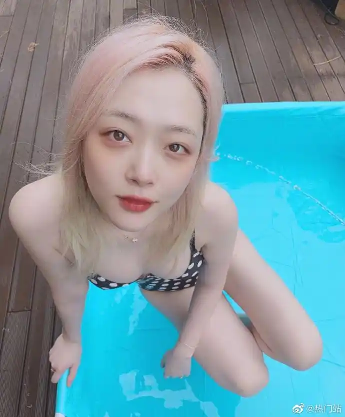 崔雪莉日常放飞自我啊…吼吼吼#雪莉泳装
