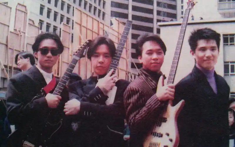 beyond乐队1993年马来西亚不插电演唱会节选之《海阔天空》 黄家驹