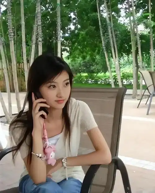 女星景甜整容前后对比照曝光!学生时期照片惊呆网友:血泪教训