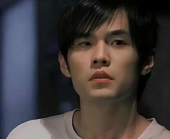 明星身材发福有多难看?周杰伦辣眼睛,小李子拿手枪照片让人难忘