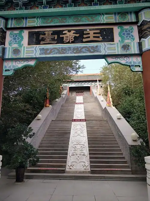 新疆行:哈密回王府,阿不都老汉