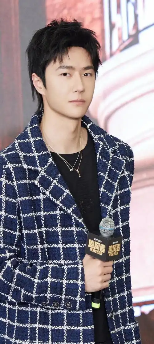 王一博壁纸精选,展现多面风采,视觉心灵双重盛宴!