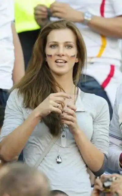 世界杯足坛巨星的老婆,忍不住多看一眼!