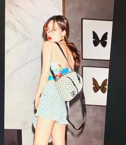 看完泫雅代言ck内衣的宣传照,我想知道多少人馋她身子……_风格_身材