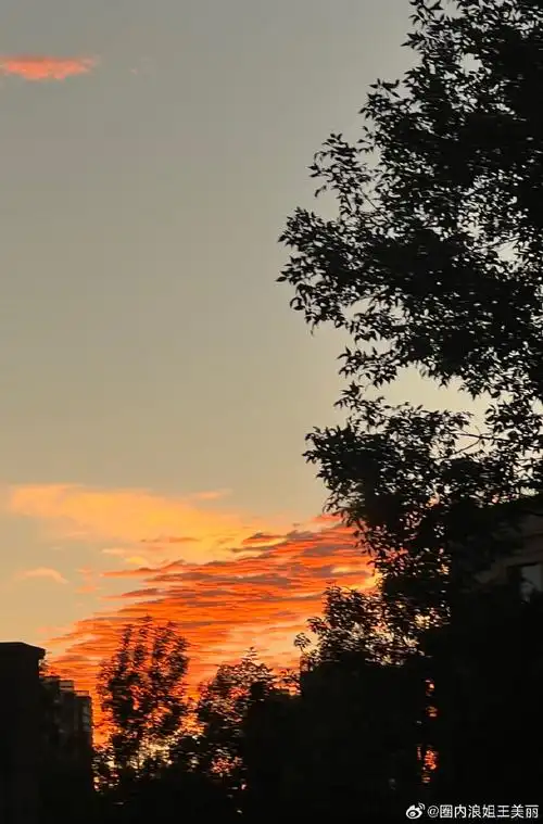 易烊千玺撤回了一个小女孩#风景博主易烊千玺拍的一些绝美天空96