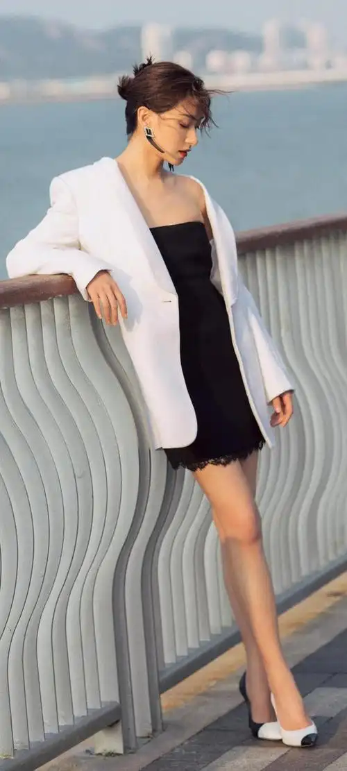 壁纸骨感纤细身材性感撩人气息风情万种万茜