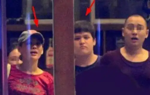 原创宁静22岁混血儿子曝光,看合照还以为是男友,爸爸基因太强大了