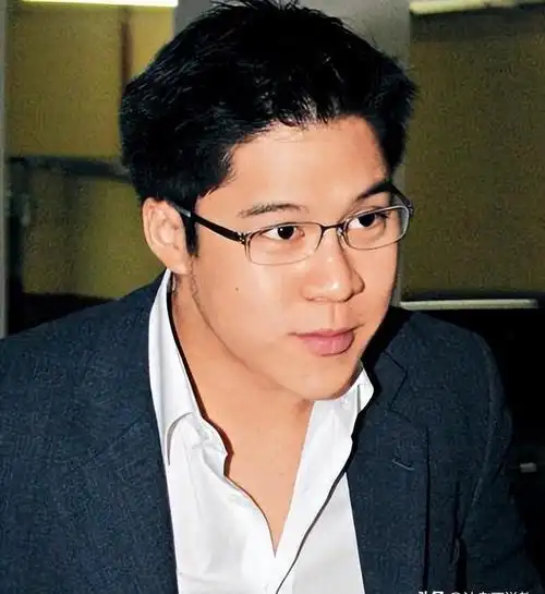 霍启仁大哥比我强二哥比我富但我才是家里最幸福的