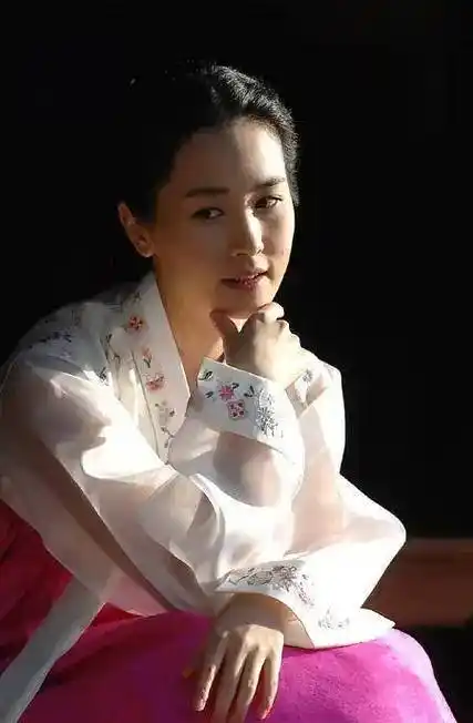 当初艳压宋慧乔,却因整容成为"网红"的她:这次终于美回来了_李多海