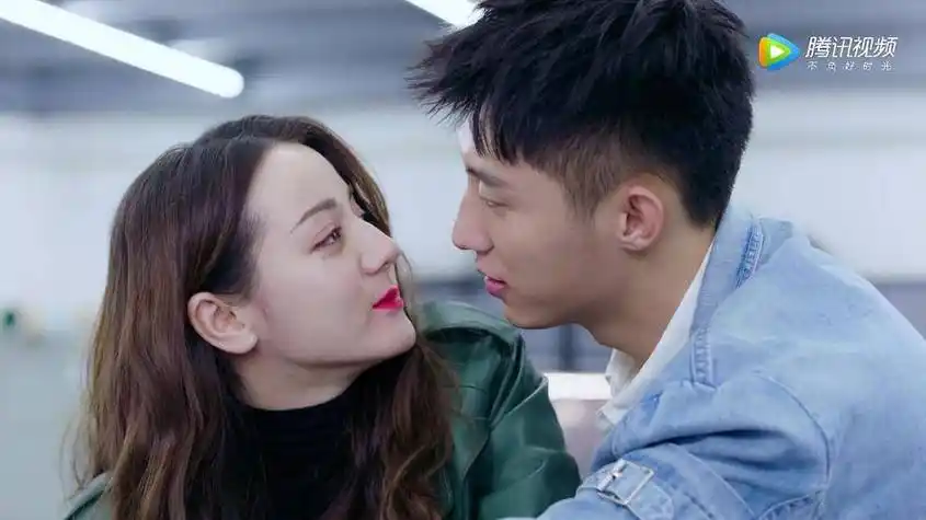 热巴黄景瑜同游泰国,女方多次公开表白不藏了_网友_恋情_关系