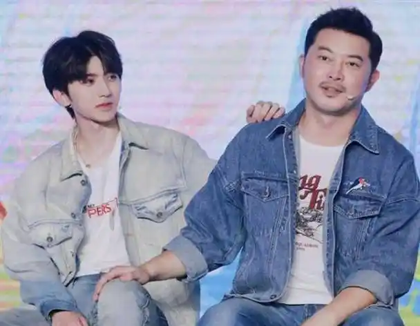 别人都叫他沙溢哥,听到蔡徐坤的称呼,暴露其真实关系_沙子_坤坤_父子