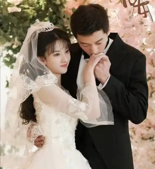 毛晓彤拍婚纱照告别乔三丽,复古风美出圈,85后女明星又添一枚潜力股!