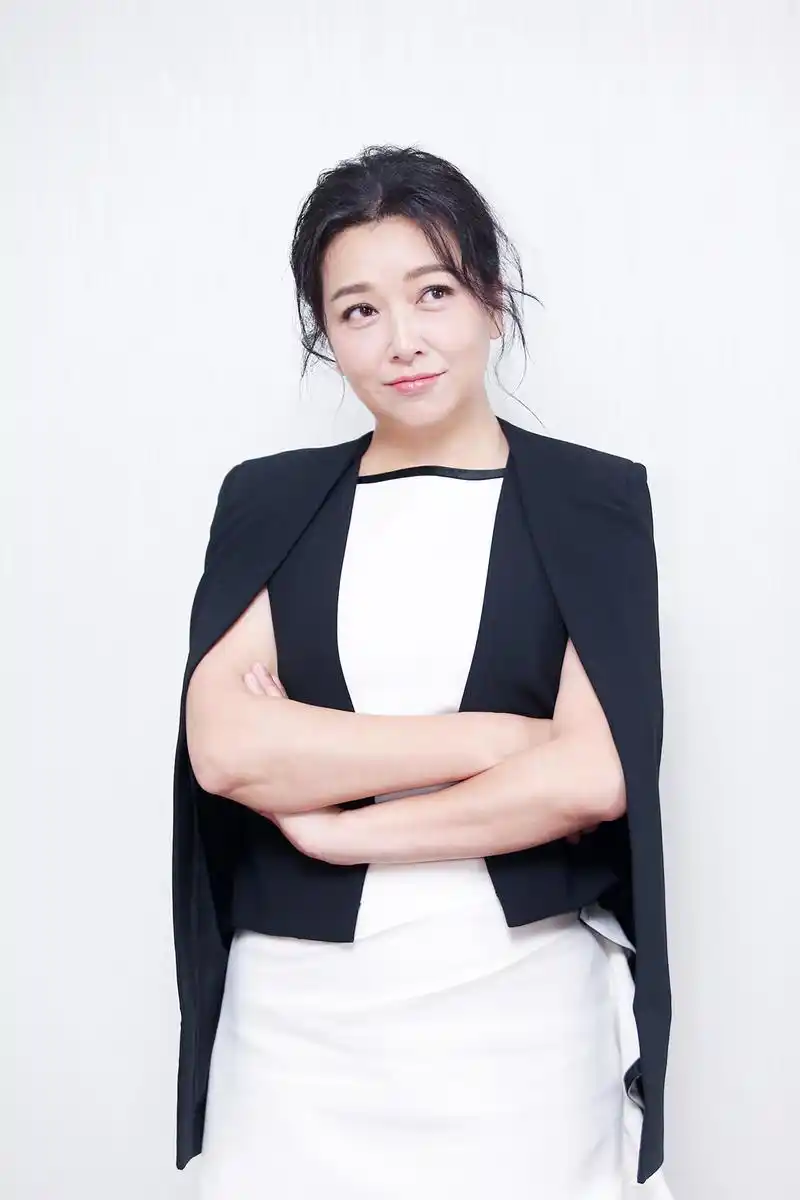 江珊《急诊科医生》化身医疗界高手 身份多面引期待