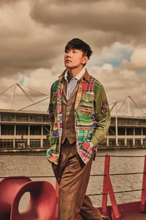 简介:林俊杰时尚杂志大片写真图片,分享一组林俊杰图片给大家,图中的